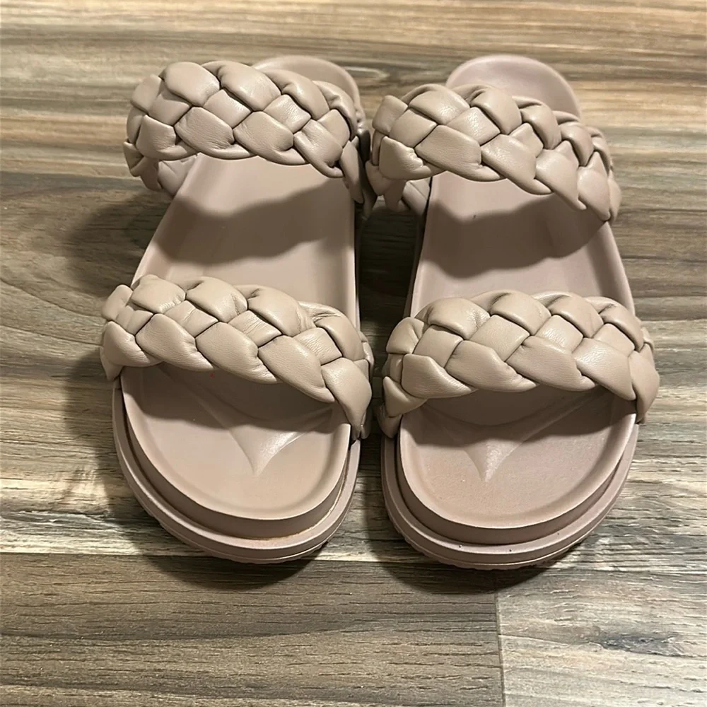 Qupid Braided Albina Sandals in size 10